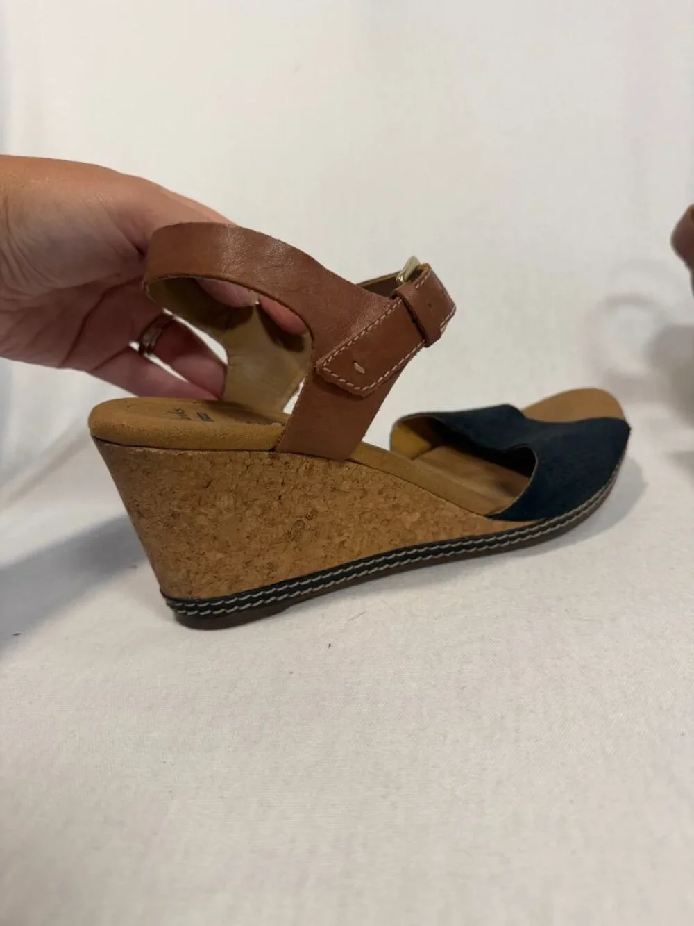 Clarks Collection Cushion Soft Ankle Strap Wedge Sandals – Women's Size 9.5M